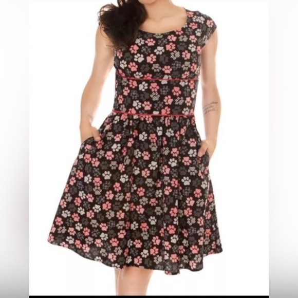Retrolicious Black & Red Paw Print Fit & Flare Pinup Rockabilly Cotton Dress S - Picture 2 of 10